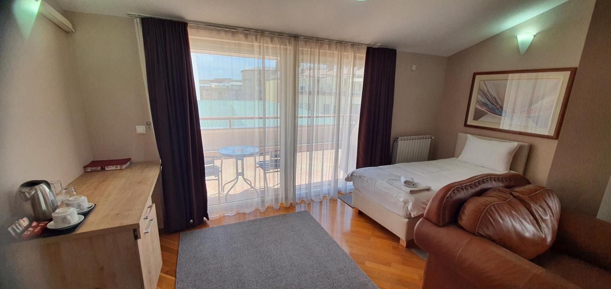 Premier Hotel Szkopje Kültér fotó